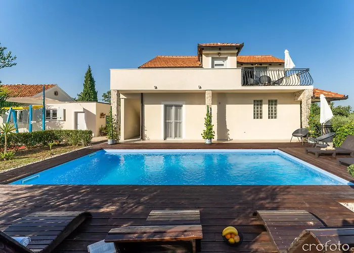 Вилла Grandfather's House *